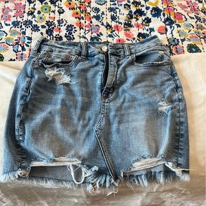 American Eagle high rise curvey denim mini skirt. Size 6